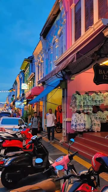 #Phuket Old Town Sino Portuguese Architecture Reel by @my.tripchronic - Phuket old town xaqida qisqacha malumot 🤓
#rek #tashkent #toshkentcity #ozbekiston #instagram #uzbekistan #phuket #thailand #phuketoldtown #bangkok