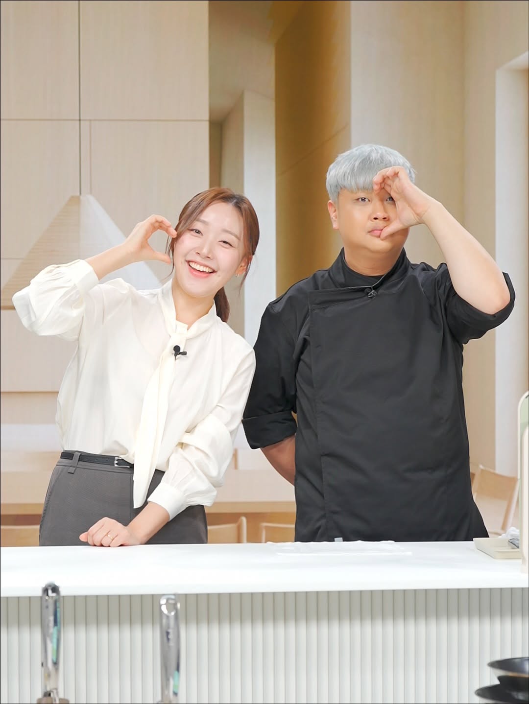 오호 … 이제 머리가 꽤 길었는지 앨범에 머리 푼 사진이 많아졌어요!!!👩🏻 이런저런일 속에서도 묵묵히 지나가는 일상