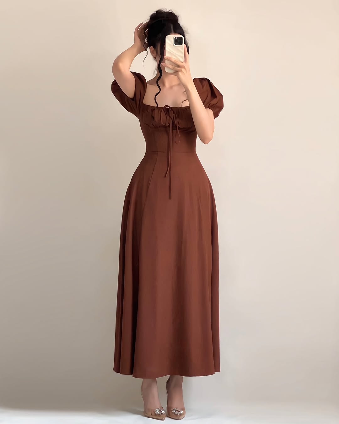 پیراهن استین پفی چاکدار🤎✨ ثبت سفارش از طریق سایت لینک سایت تو هایلایت موجودی هست✅ برند:shein قهوه ای :xs/xl سفید:xs مشکی:m یاسی:L کرم:xl قیمت:۱/۶۸۰ برای دیدن اندازه های دقیق جدول س