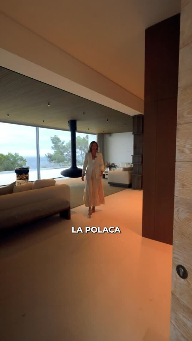 ✨ Bienvenidos a esta joya recién construida en Siesta, Ibiza ✨ Donde el diseño moderno se fusiona con el espíritu mediterráneo y unas vistas que quitan el aliento. 📍 Santa Eulalia, Ibiza ▪️ Terreno: