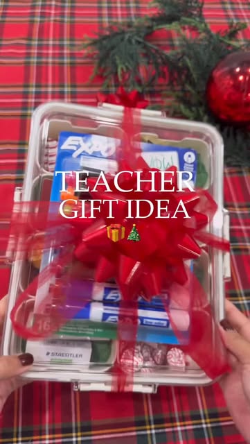 #Teacher Ideas Reel by @heartsandkrafts - 🎁🎄Teacher Gift Idea 🎁🎄
You can easily put together a little snack + school supply box filled with Christmas chocolates, gift cards, and dry-erase