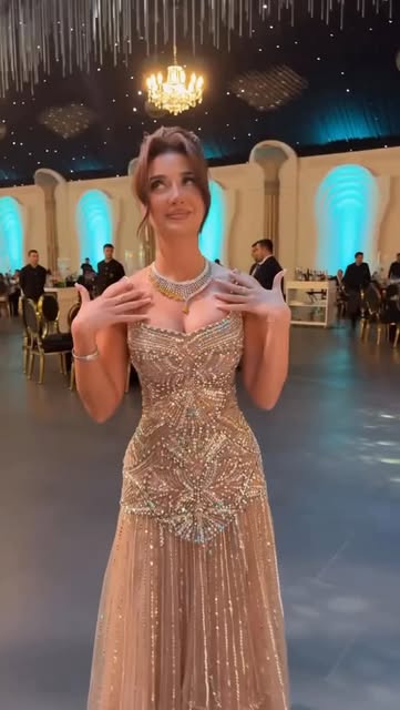 #Glamourstyle Reel by @deliz.dress - 💎
#eveningdress #partydress #glamdress #fashioninspo #luxurydress #exclusivefashion #redcarpetstyle #elegantdress #fashionlook #styleinspiration #oo