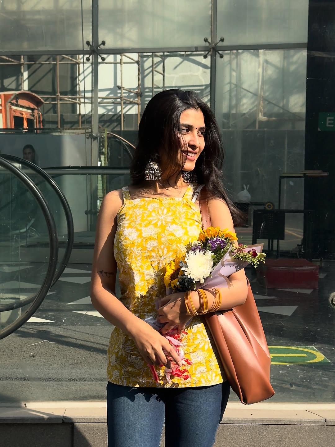 Old roots, new drip🌻🌝. #instagood #photooftheday #picoftheday #ig_daily #instadaily #explorepage #igers aesthetic #vibes #moodygrams #visualsoflife #creativeportrait #selfie #portraitpage #portrai