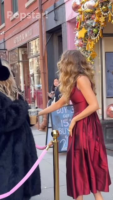 #Blake Lively Portrait Reel by @popstarmagazine (verified account) - Blake Lively at her pop up in NYC.
#blakelively