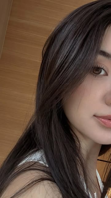 #Decortethailand Reel by @lalinalena (verified account) - เคยได้ยิน "Beautiful Skin Capsules" กันมั้ยคะ? เซรั่มขวดม่วงที่ชอบช่วงนี้เลย☺️
#DecorteThailand
#LiposomeAdvanced
#LiposomeSerum