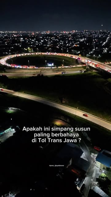 #Tol Krapyak Reel by @pras_djoyobisono - Turut berduka cita dengan kecelakaan bis di Simpang Susun Tol Krapyak Semarang yang menewaskan 15 penumpang bis ๐
๐ Simpang Susun Tol Krapyak, Kota