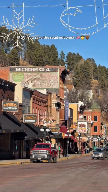 #South Dakota Landscape Reel by @melinaesmeralda (verified account) - Have you heard of Deadwood, South Dakota? 🇺🇸🤠🤎
Add this place to your next road trip bucket list!
#travel #travelusa #roadtrip