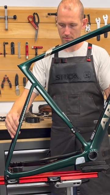 #Bikebuild Reel by @onelastlap - Complete custom road bike build #bike #bicycle #bikelife #cyclinglife #instabike #cyclistsofinstagram #bikerepair #bikemechanic #bikebuild