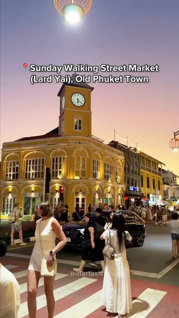 #Phuket Old Town Sino Portuguese Architecture Reel by @martasiels - DON'T SKIP THIS PLACE WHEN YOU'RE IN PHUKET 🇹🇭✨
You'll find amazing street food, handmade crafts, live music, and so many cute spots for photos. Th