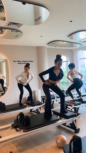 #Pilatesreformer Reel by @lizanataliaofficial (verified account) - Akhirnya aku bisa olah raga bareng jg sm @queennara_h 😝🤩… ini bakal jd rutinitas baru kita berdua, dan aku rasa pas banget kita berdua butuh olah r