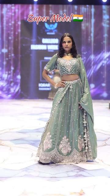 #Model Reel by @secret_modal2025 - Simple Village Girl daily secretly home practice struggle 🥹💯🇮🇳
#model #modeling #runwaymodel #runwayshow #struggle