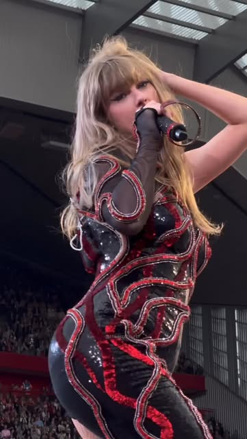 #Taylor Swifts Photographer Inspiration Reel by @theerastourbr - Delicate live at The Eras Tour in Liverpool๐คโจ
#tstheerastour #concert #taylorswift #taylornation #swiftie #erastour #reputation #reptv #reptaylorsve