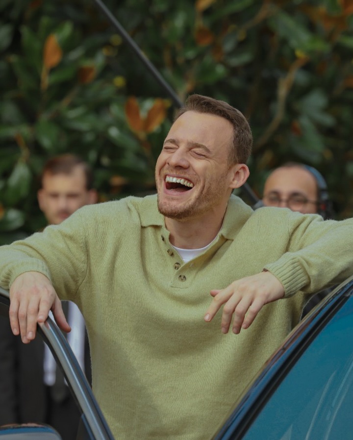 Good ride….good times! Çarpıntı ailesi ve @ogm.pictures sonsuz teşekkür… İnanılmaz ekibimiz hepinizi çok seviyorum 🫵🏻♥️ @burcu.alptekin, @quequeck & @smhkrt 🫶🏻🫵🏻😘 Oyuncu kadromuz hepinizi bi