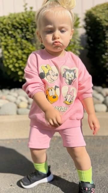 #Photo Reel by @akneuro_ai - Even the AI didn't understand what was happening here 😄, or the algorithms weren't ready. I'm testing #motioncontrol from @klingai_official . One p