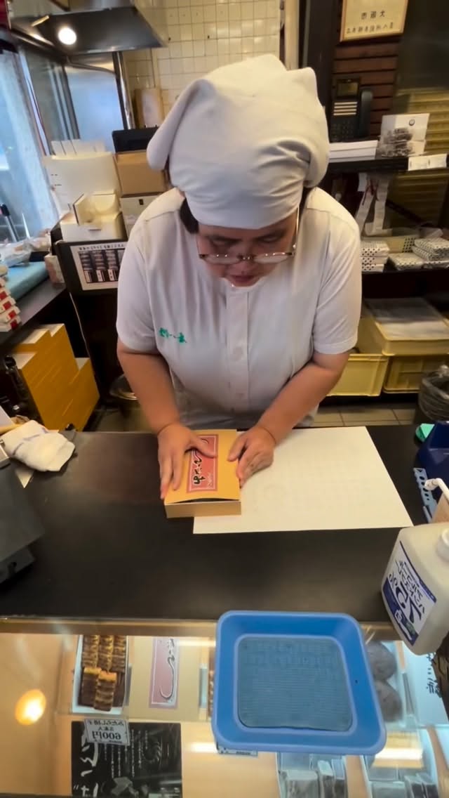 Japanese gift wrapping is a traditional craft celebrated for its precision, elegance, and remarkable speed. What looks effortless is grounded in tsutsumi — a centuries-old philosophy centered on wrapp