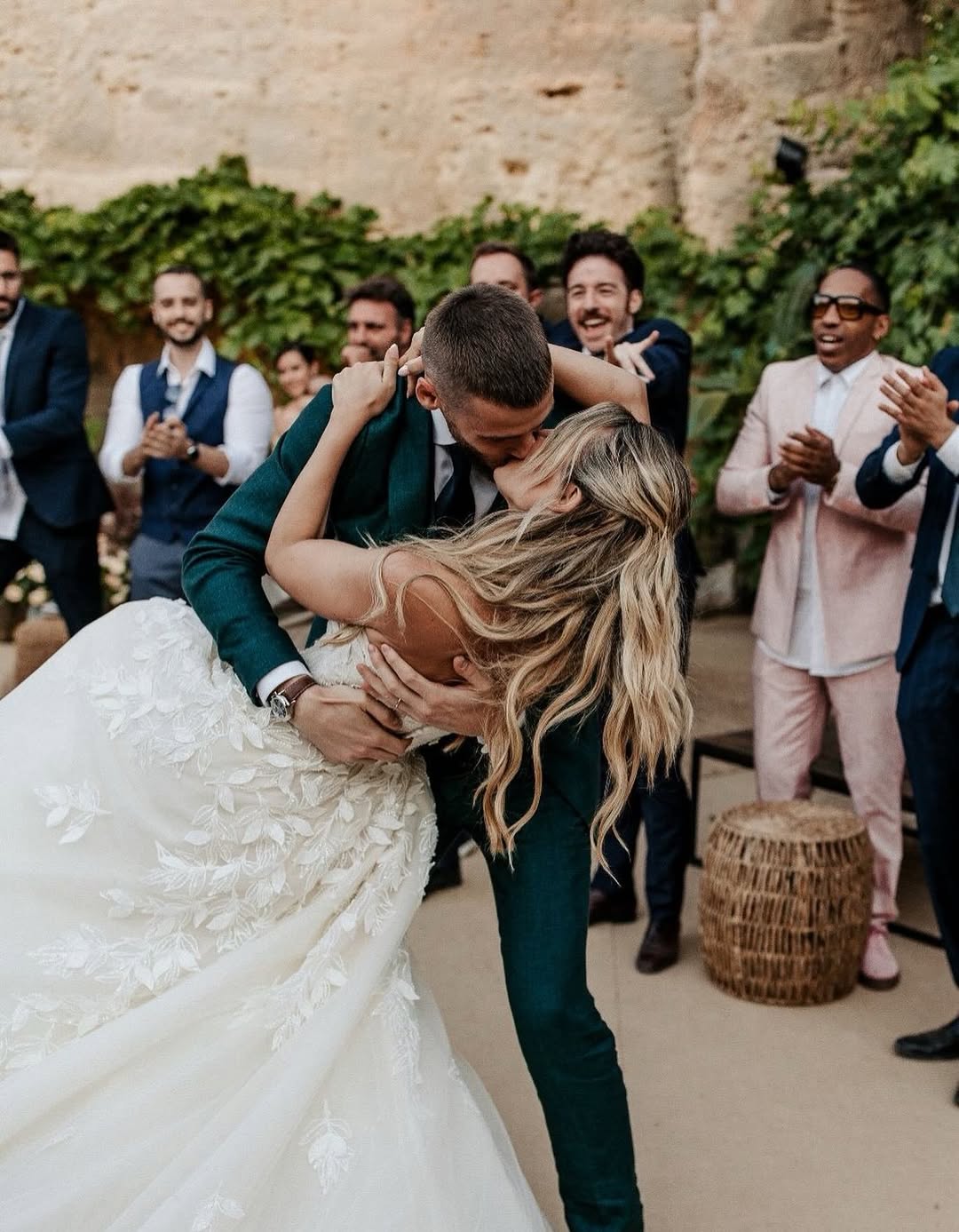 Happy 40th, my love ❤️ Gracias por ser la mejor mami del mundo , por tu fuerza y por tu forma única de hacer mejor la vida de los demás. Forever us Te quiero ♾️