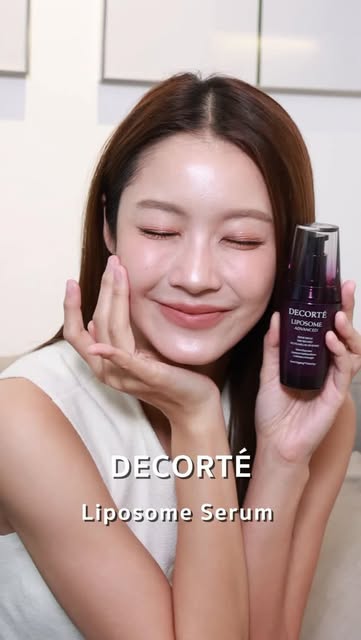 #Decortethailand Reel by @namtan.tipnaree (verified account) - ใครเคยผิวเหนื่อย…ผิวล้าแบบน้ำตาลบ้าง 😭 ฟื้นผิวไปด้วยกัน ด้วยพลังฟื้นบำรุงจากเซรั่มลิโปโซม ของแบรนด์ DECORTÉ ที่เติมความชุ่มชื้นล้ำลึก พร้อมเสริมเกราะ