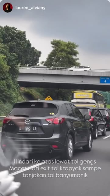 #Krapyak Reel by @portalsemarang - Info kemacetan dari exit tol Krapyak sampai tanjakkan Banyumanik
@lauren_alviany