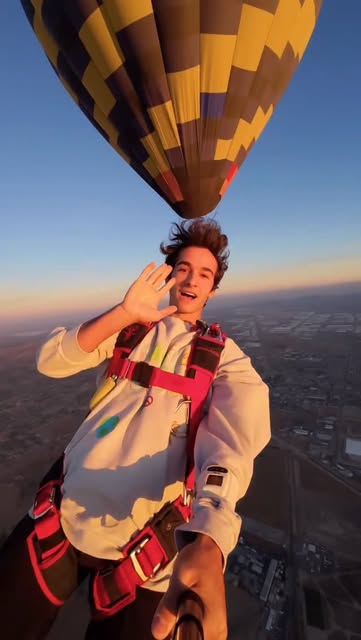 #Skydive Reel by @noahlipsitz (verified account) - Hey mom👋🏼
#skydive #skydiving