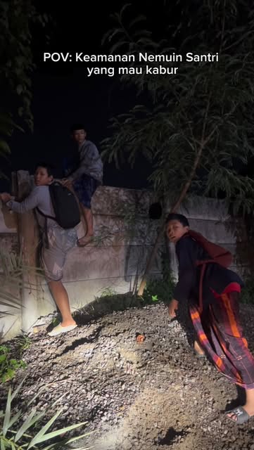 #Santri Reel by @fajrulamanah.official - Hanya Konten
#santrifajrulamanah #santri #reels #masukberandafypシ゚ #fyp #santrindonesia