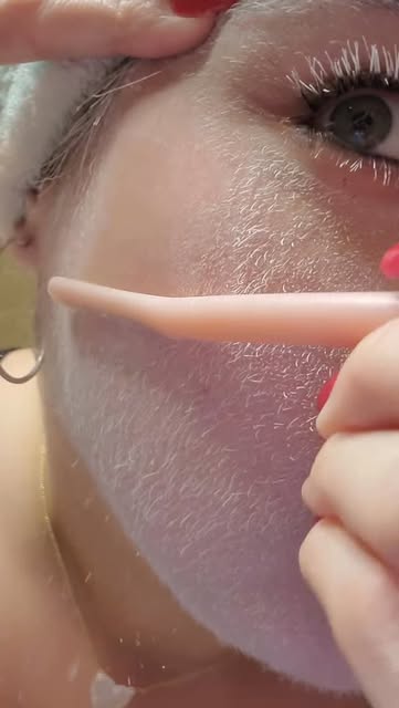 #Hair Reel by @myskinnz - Dermaplaning done right ✨
Using SKINNZ Hair Identifier Spray to clearly reveal facial hair for precise, safe, and flawless results.
Brighter skin • Sm