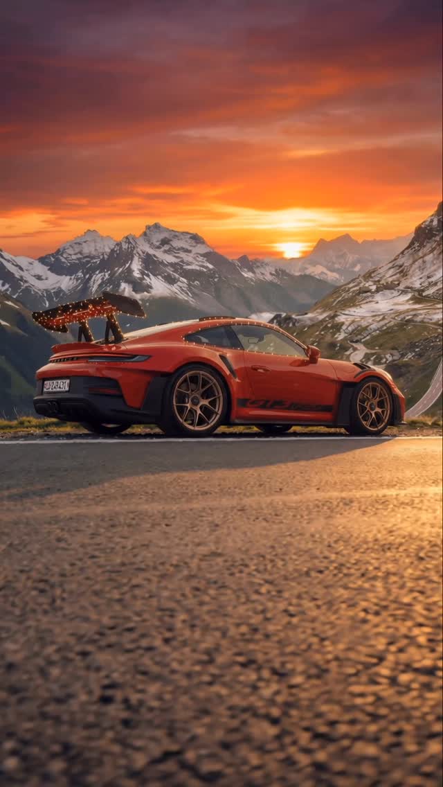 Golden hour in the Swiss Alps. Pure performance, pure emotion. ❤️🔥 #SwissAlps #Performance #CinematicReel #DrivingEmotion #LuxuryCars #Porsche #MountainRoads #porschegt3rs #cars #schweiz