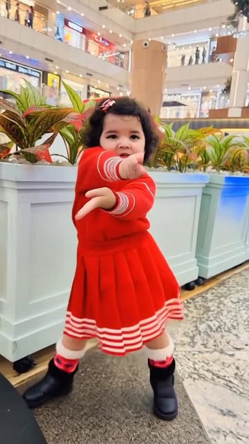 #Bby Girl Reel by @twobees_2023 - When Ai made Nitya to dance 💃
@ayeshaakhan_official @krystledsouza
(Ai video, Kling ai, baby girl dance, shararat song)
#klingai #aidancevideo #b