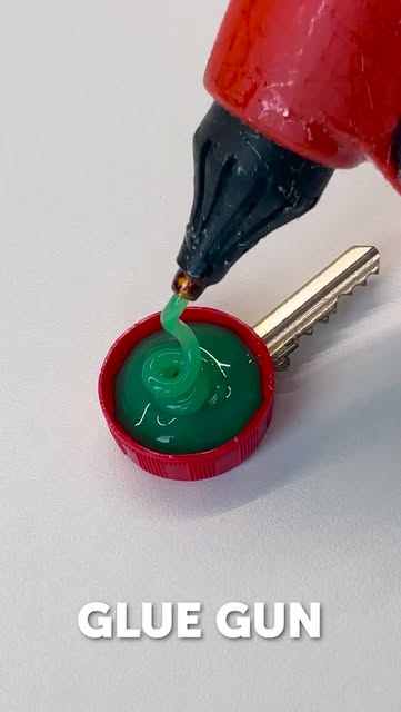 #Cool Reel by @5.min.crafts (verified account) - Cool key craft you can make in just 5 minutes 🔥🔑

#keycraft #diyideas #quickdiy #craftideas #easycrafts