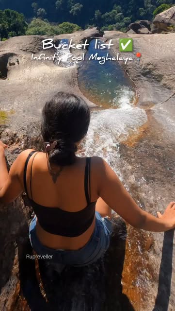 #Wanderlust Reel by @rupreveller - Add this place 😍 to your bucket list in meghalaya ✅
.
This place is located at East Khasi Hills of Meghalaya near Konthong village. A local guide is