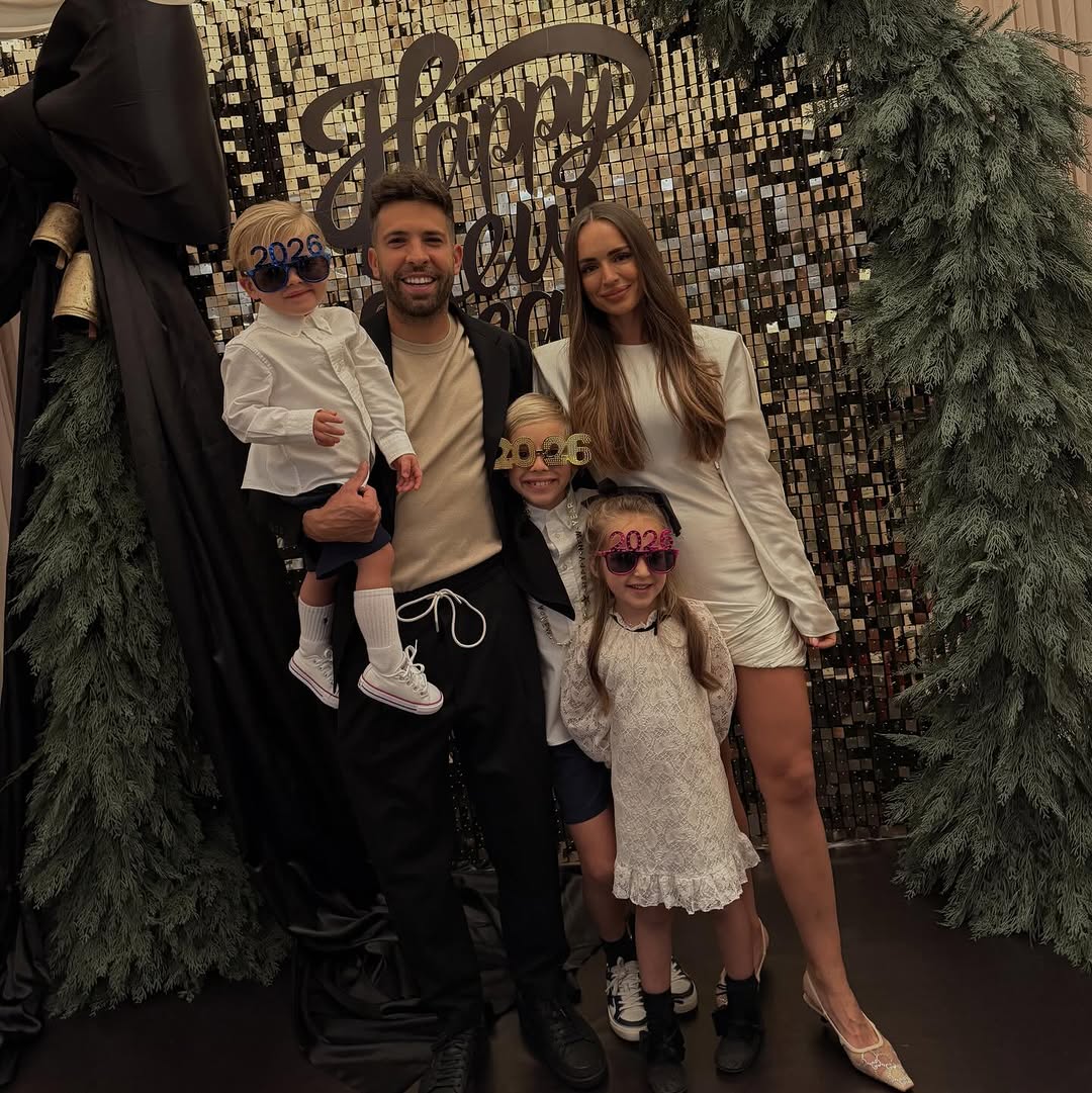 Un fin de año muy especial. Agradecida por todo 2025 ¡Feliz 2026 a todos! ✨