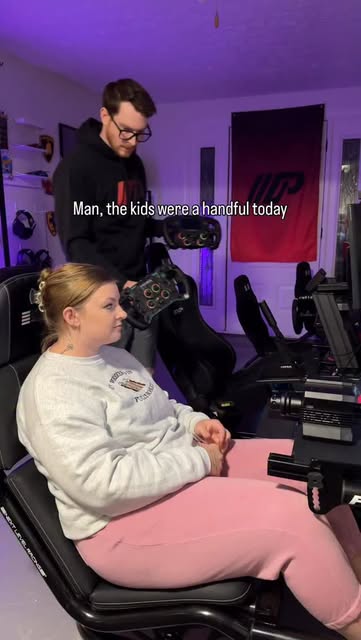 #Simracing Reel by @pyfpointracing (verified account) - In the sim room, we listen and we DONT judge 😂
-
Check out the links in our bio to find details and discounts on our sim racing gear
@next_level_raci