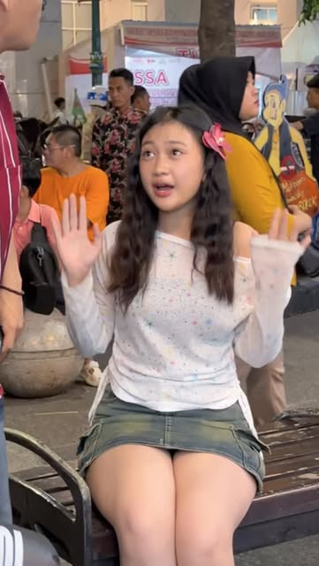 #Girl Reel by @kakjo17 - Hammer prank making panicked girl