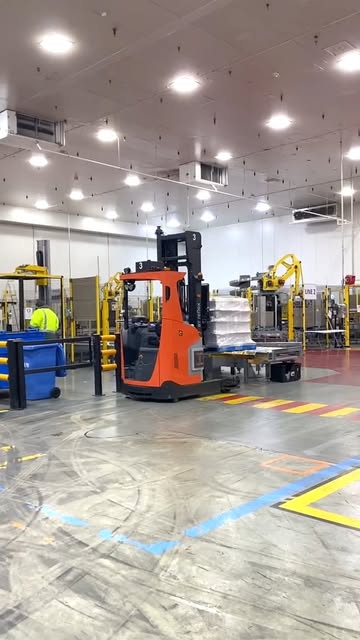 #Autonomousvehicles Reel by @broadrangelogistics - You can't be flexible and autonomous...
Everything has to be very predictable in a system that uses autonomous vehicles.
But at BroadRange thrives o