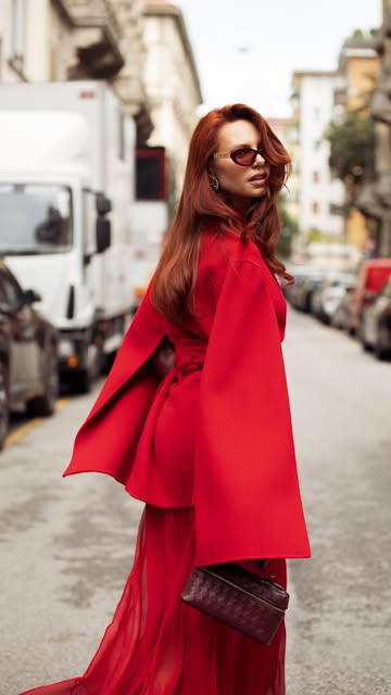 #Streetstyle Milan Reel by @streetstylespy.dk - ๐ฎ๐น Milan Fashion Week SS26
Street style moments from Milan Fashion Week SS26.
Bold tailoring, statement details, Italian attitude.
๐ธ @streetstyle