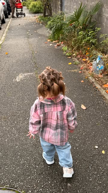 #сочи Reel by @violetta_viola__ - Вот такие реалити 🥂
Моя доченька, которая за всех даёт жару, через год в садик, держимся. 🧘🏼♀️
Во сколько ваши дети пошли в сад?
Рада, что виде