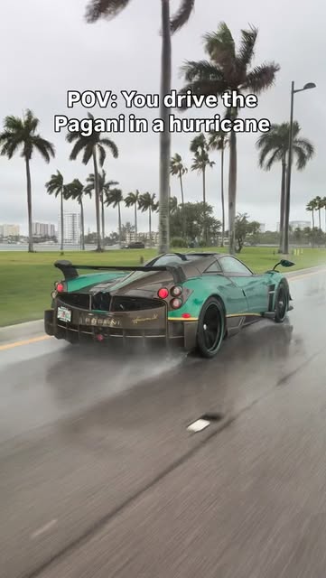 #Mclaren Reel by @soughtafterautos - It's been almost 2 years since seeing this car in the rain in Miami. Since then, it has sat in Connecticut with virtually no miles
Verde McLaren Pai