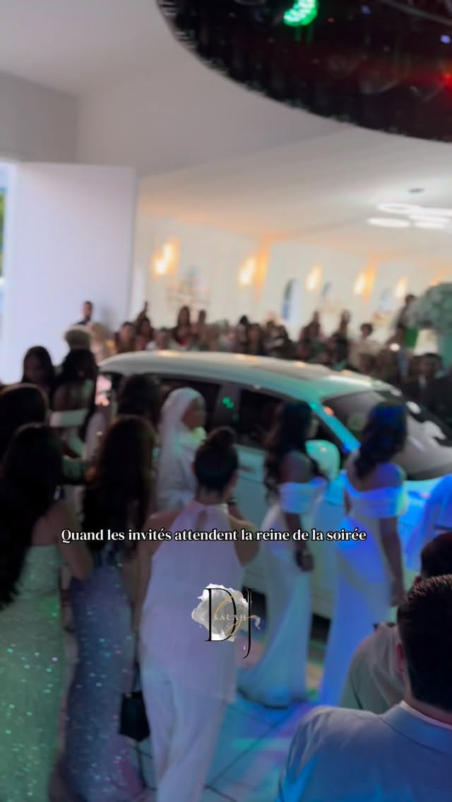 Entrée bride Dounia 💍🔥🌟 @dj_salahh @orient_productions @locationrolls @le_luxury_reception77 @le_luxury_traiteur @studioks.__ @nadeem_violon #ambiance #mariagealgerien #mariagemarocain #pourtoi