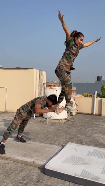 #Army Reel by @hoshiyarhsingh - India walo hazri do 🇮🇳🫡 @parul_cutearora #reels #virals #army #indian