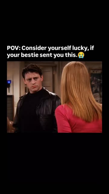 #F R I E N D S Reel by @verslyworld - 🫶🏻Fun Fact: Phoebe's look in this scene the pink turtleneck and long pendant necklace is one of her most recognizable outfits from the later seasons