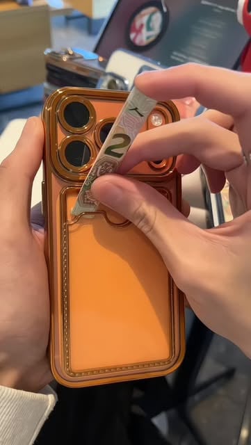 #Cool Reel by @iluxury_covers - Do you want one!✨This phone case with a built-in card holder has such a cool, stylish design!
#phonecase #iphone17promax #luxuryphonecase