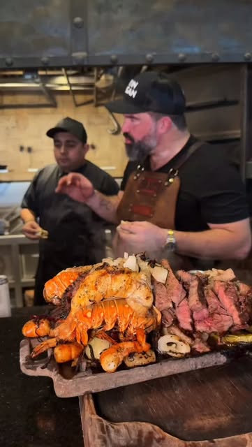 #Caramelo Reel by @agf_grill (verified account) - Parrillada de Marisco en Brass Cancún.
Langosta,Pulpo, Camarón, Picanha y Ribeye.
@brass.mx
#caramelo #simpleparrillero #antoniogarza #paladardejabal