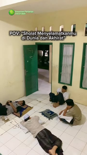 #Santri Reel by @ppdarulfallahbogor - Pura pura sholat aja menyelamatkanmu apalagi beneran sholat
#pesantrenpertaniandarulfallah #sholat #santri #pesantrenpertanian #pesantren