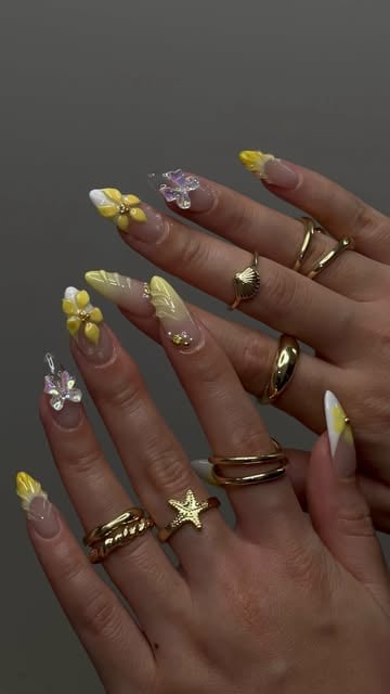 #3dnails Reel by @nailzbyamz_ - Sun kissed ☀️✨⭐️ 

#gelx #melbournenails #3dnails