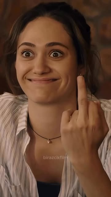 #Gallagher Reel by @filmlersokagi (verified account) - Chicago'nun arka sokaklarında hayata tutunmaya çalışan Gallagher ailesi…
🖤 Shameless, yoksulluk, aile bağları ve hayatta kalma mücadelesini kara miza