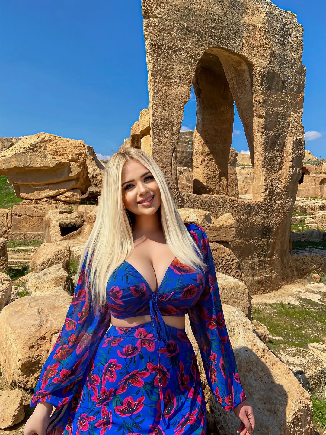 Mezopotamya Ovası, gündüz seyranlık; gece gerdanlık. Mardin’de, tarihin sınır kenti Dara Antik Kentine gitmiş miydiniz? Bir yanda binlerce yıllık medeniyetin izleri, diğer yanda ovaya bakan eşsiz bir