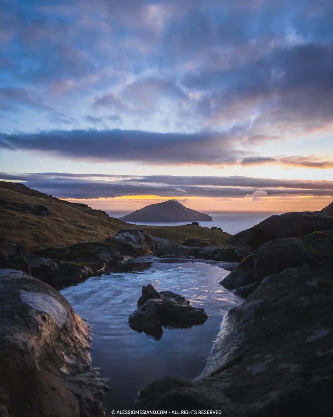 These days, the Faroe Islands are pretty empty. While Denmark is sending more troops to Greenland, over 10% of the Faroese population left the country a few days ago. About 6.500 Faroese "invaded" Osl