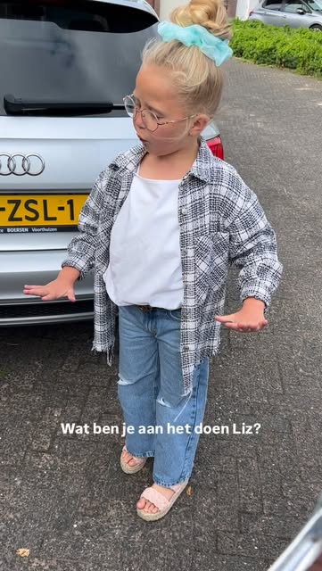 #Fiets Reel by @wendy_liz_loa - Voor het eerst op de fiets naar het terras.. die eerste keer weten we allemaal toch nog?😹😹😹
.
.
#haataanfietsen #reels #dochter #meisjesmama #terra