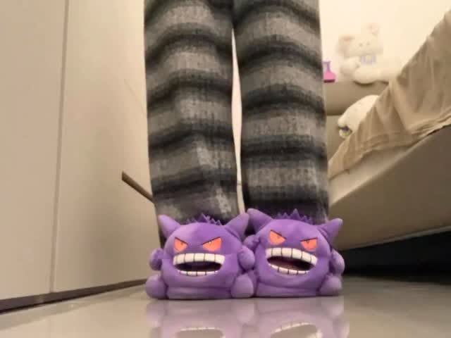 #Cute Reel by @funkycharmlab - Gengar slippers, swallowing feet whole! 👻🩴
Plush soft sole + Eevee demon design, every step is pure cute~
Your new home slipper boss is in charge✨
#