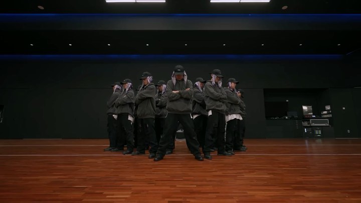 BTS (방탄소년단) - ‘RUN BTS’ (달려라 방탄) < practice dance video > • @bts.bighitofficial • Special thanks to: @ten__2020 @tenagencyxstudio • 이런멋있는 작품 공연을 위해서 고생하신 모든분들 수고하셨습니다! • • #bts #방단소년단 #달려라방탄 #btsdance