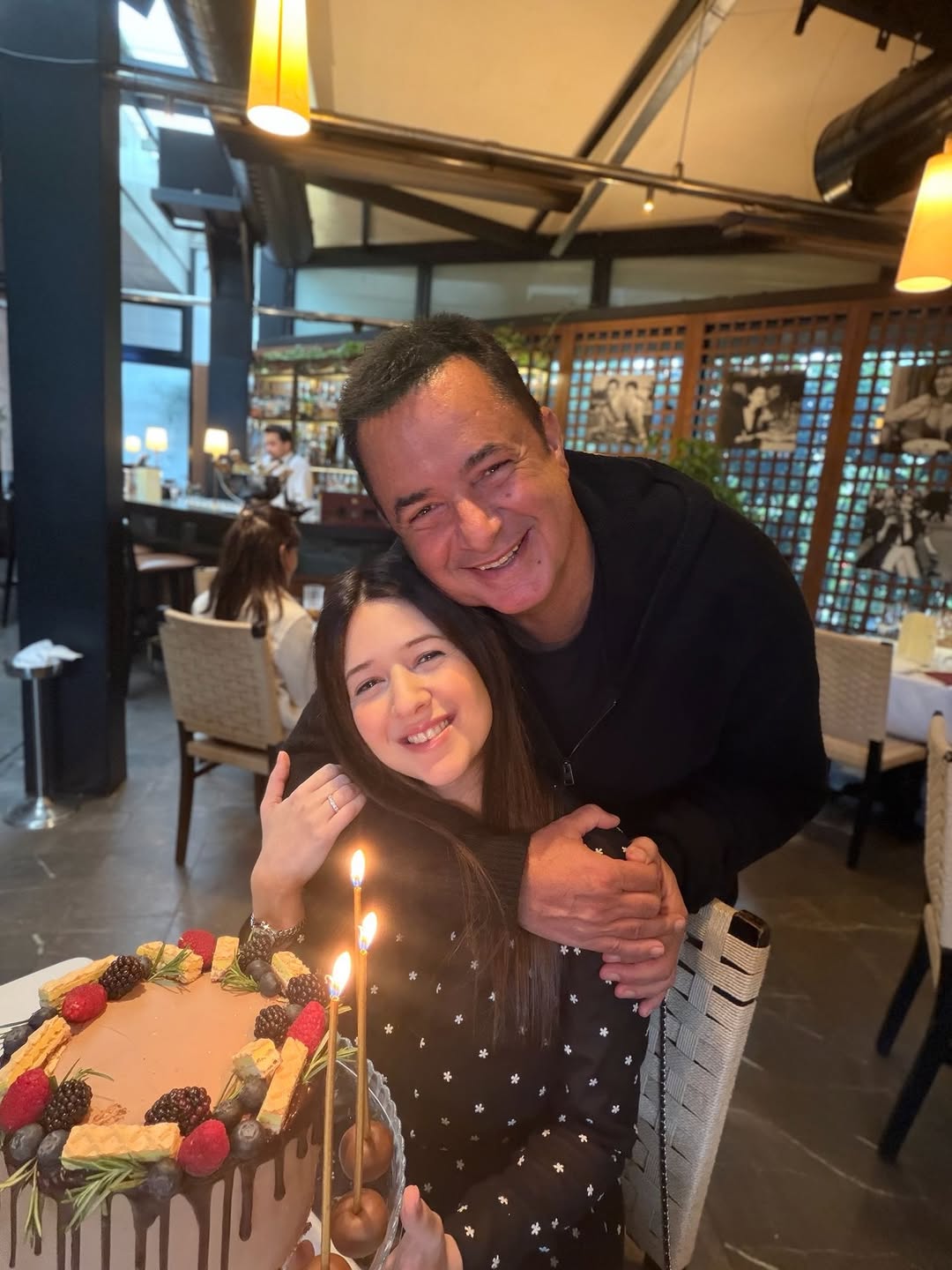 Canım kızım, benim ilk göz ağrım. İyi ki doğdun, beni hep mutlu ettin, hiç ama hiç üzmedin. Allah bize nice mutlu günler nasip etsin. Seni çok seviyorum❤️